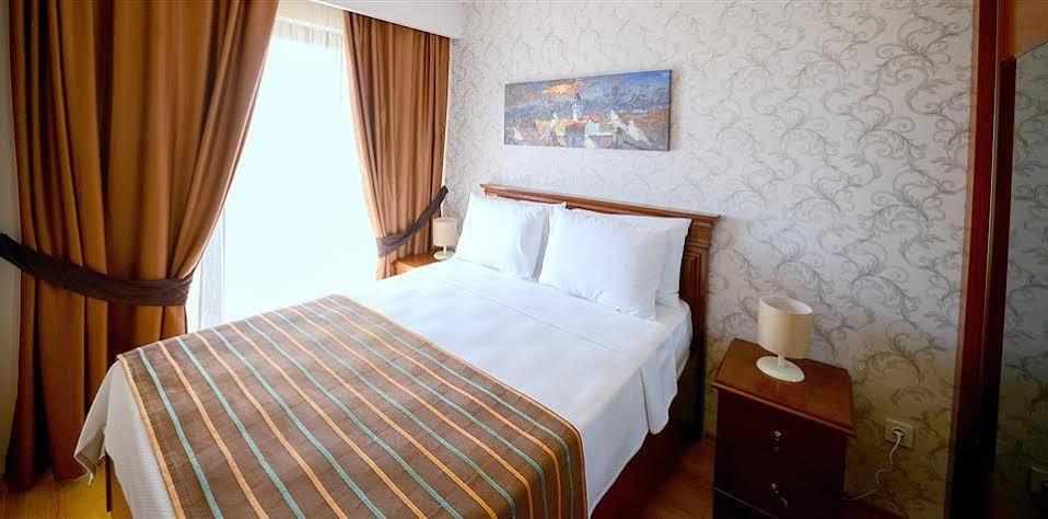 Sarajevo Suit Hotel Коджаели Екстериор снимка